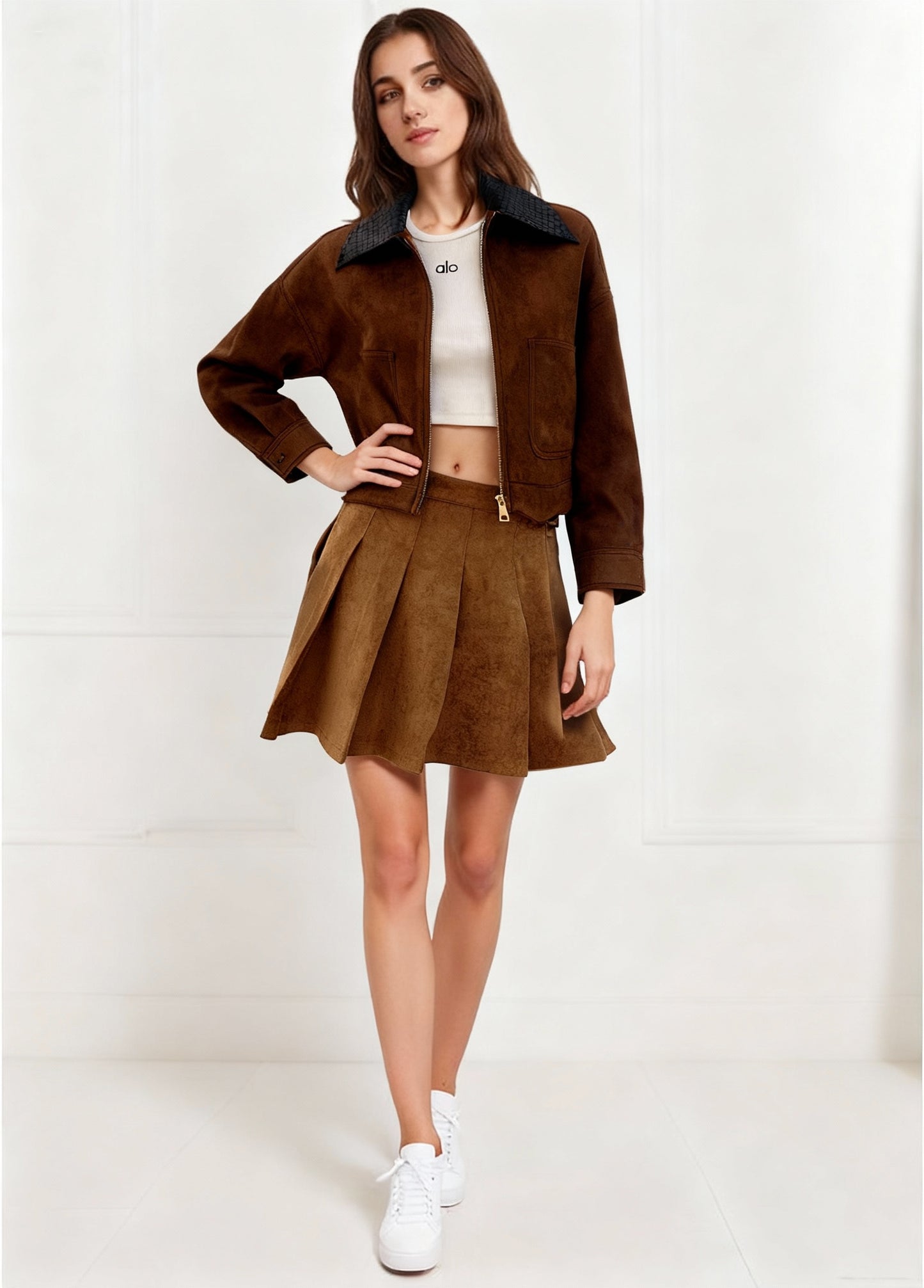 Conjunto de dos piezas de chaqueta corta con paneles y bloques de color en ante marrón para mujer + falda plisada