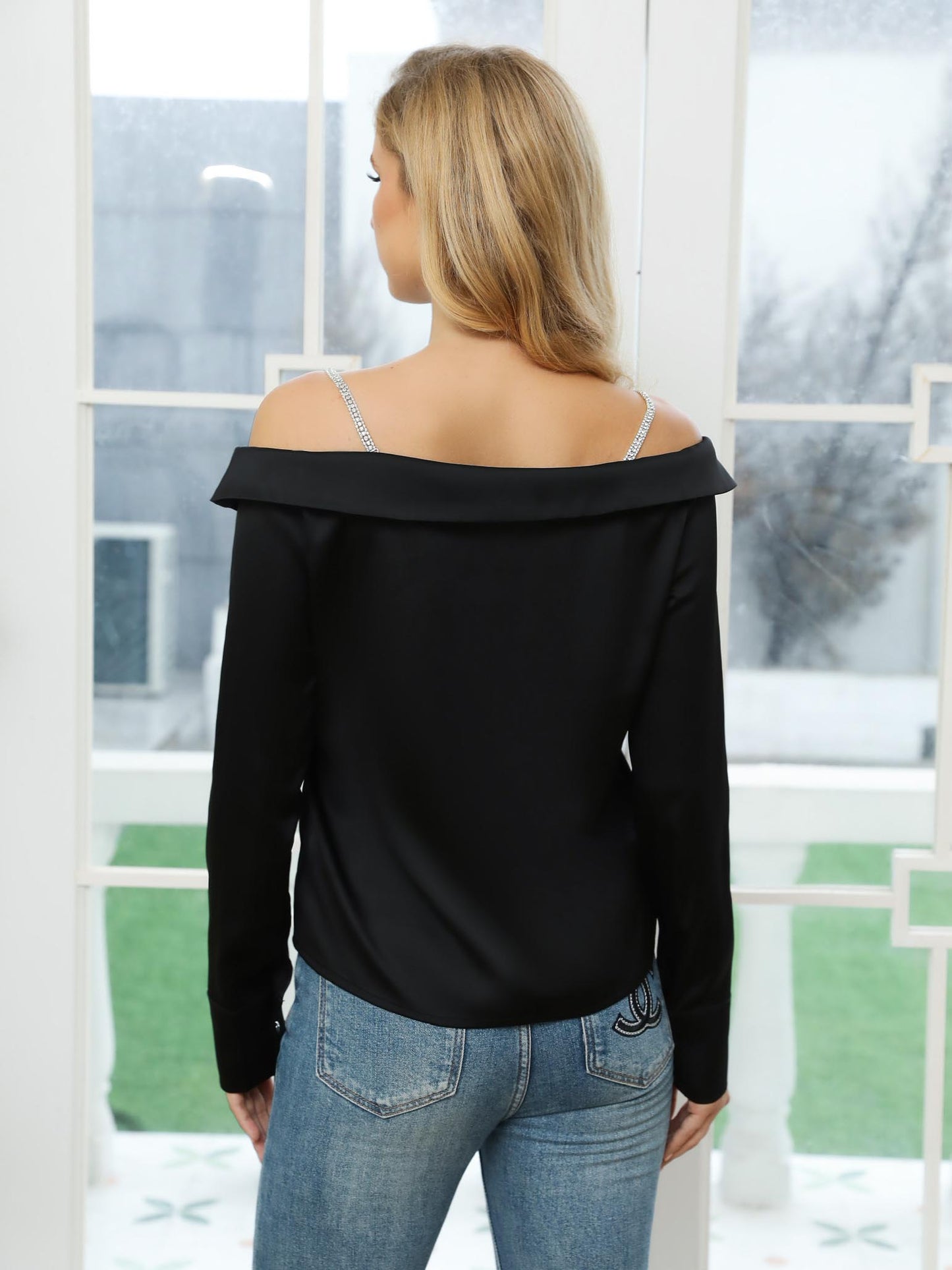 "Women's Black Rhinestone Strap Off-shoulder Long-sleeve Shirt, Party-style Retro Metallic Accent Sexy Top "