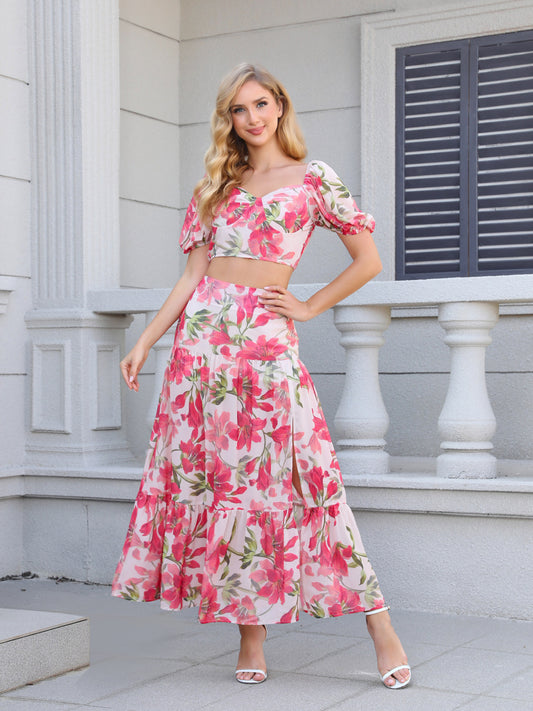 Conjunto de dos piezas para mujer: top corto con mangas abullonadas y falda larga con abertura, estampado floral rosa. Estilo festivo, cintura elástica. 